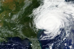 Read more about the article Pre-Storm Checklist for Lake Norman Homes